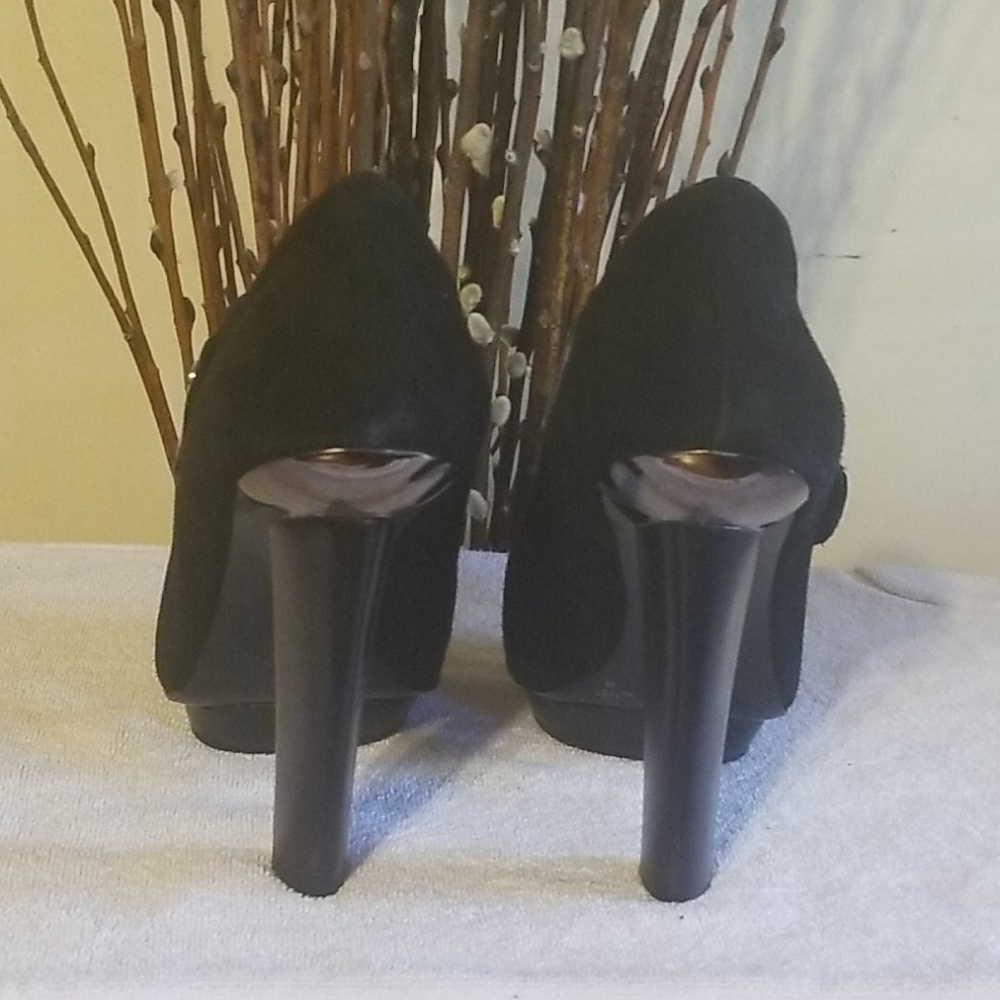 Shoes - Picture 4 of 5